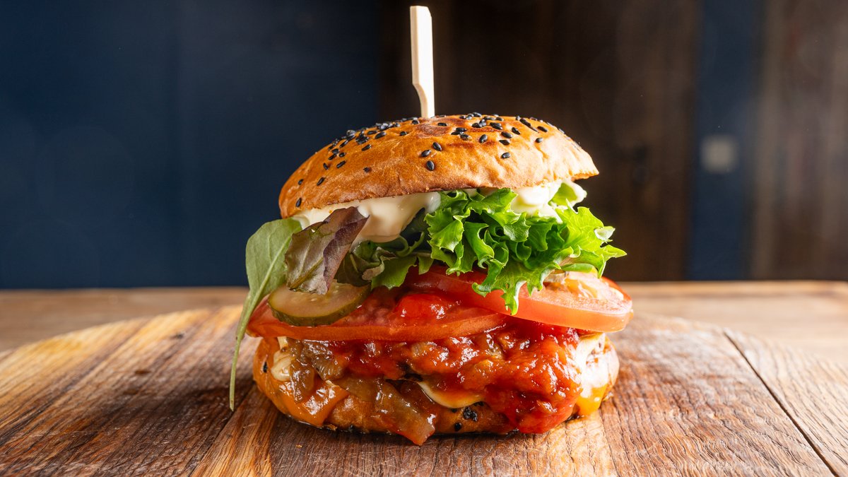 Muncheese burger at Late Night Munchies Riga