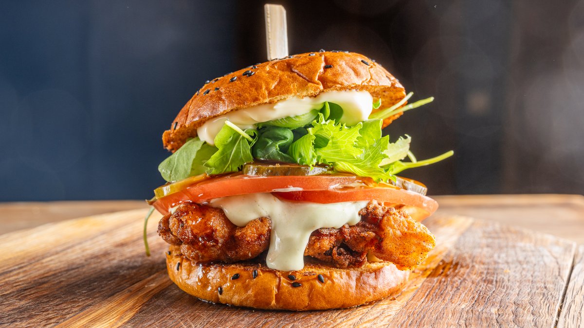 Szechuan Chicken burger at Late Night Munchies Riga