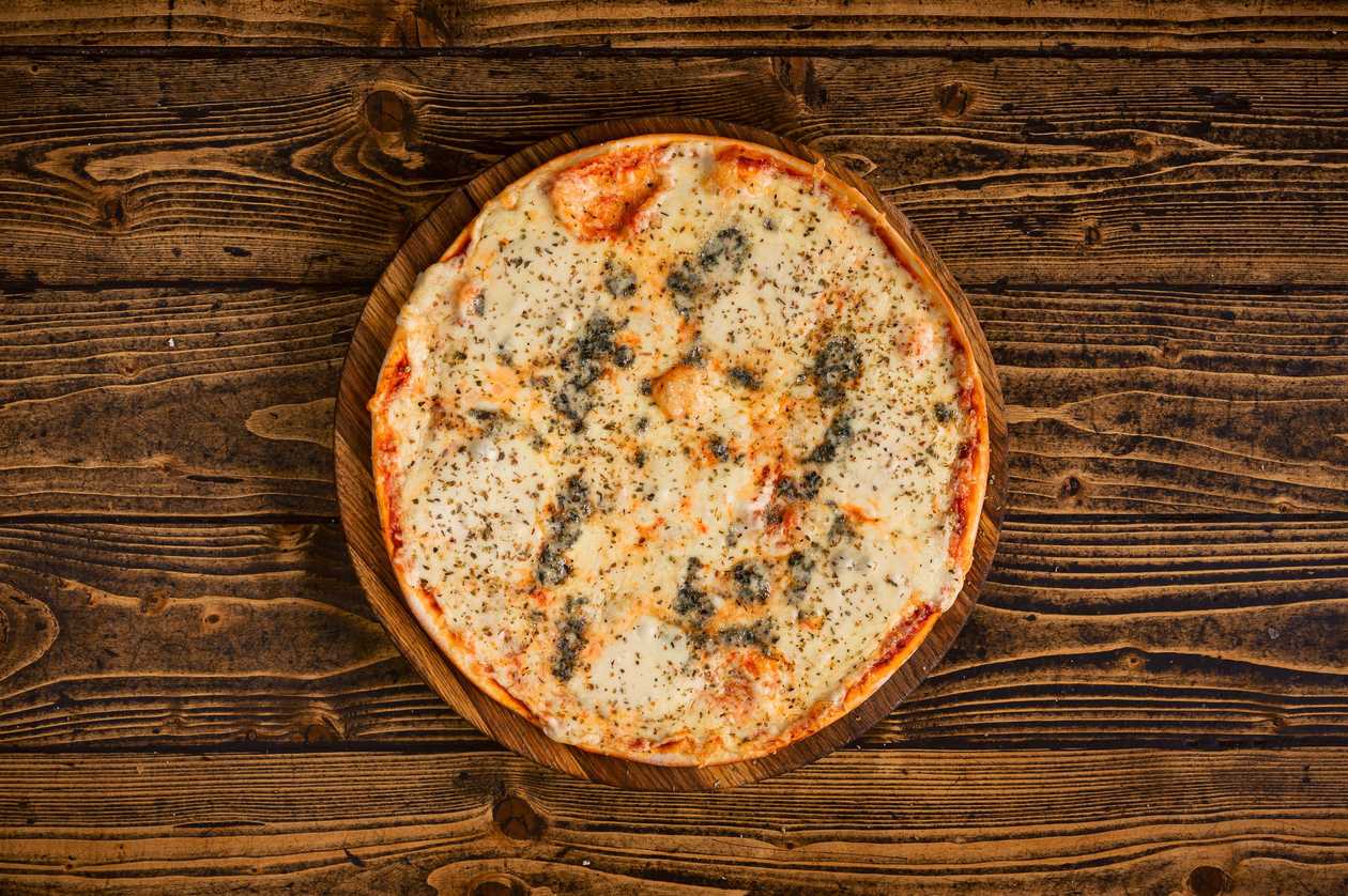 Four Cheese pizza at Late Night Munchies Riga