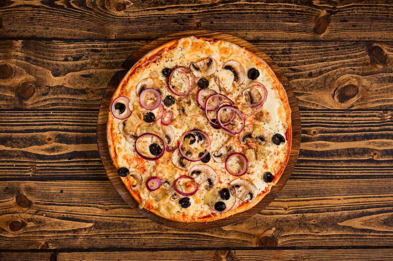 Vegetarian pizza at Late Night Munchies Riga