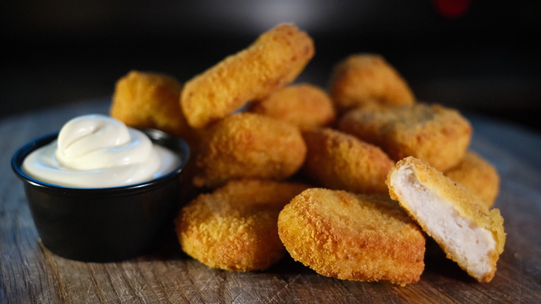 Chicken nuggets with sauce at Late Night Munchies Riga