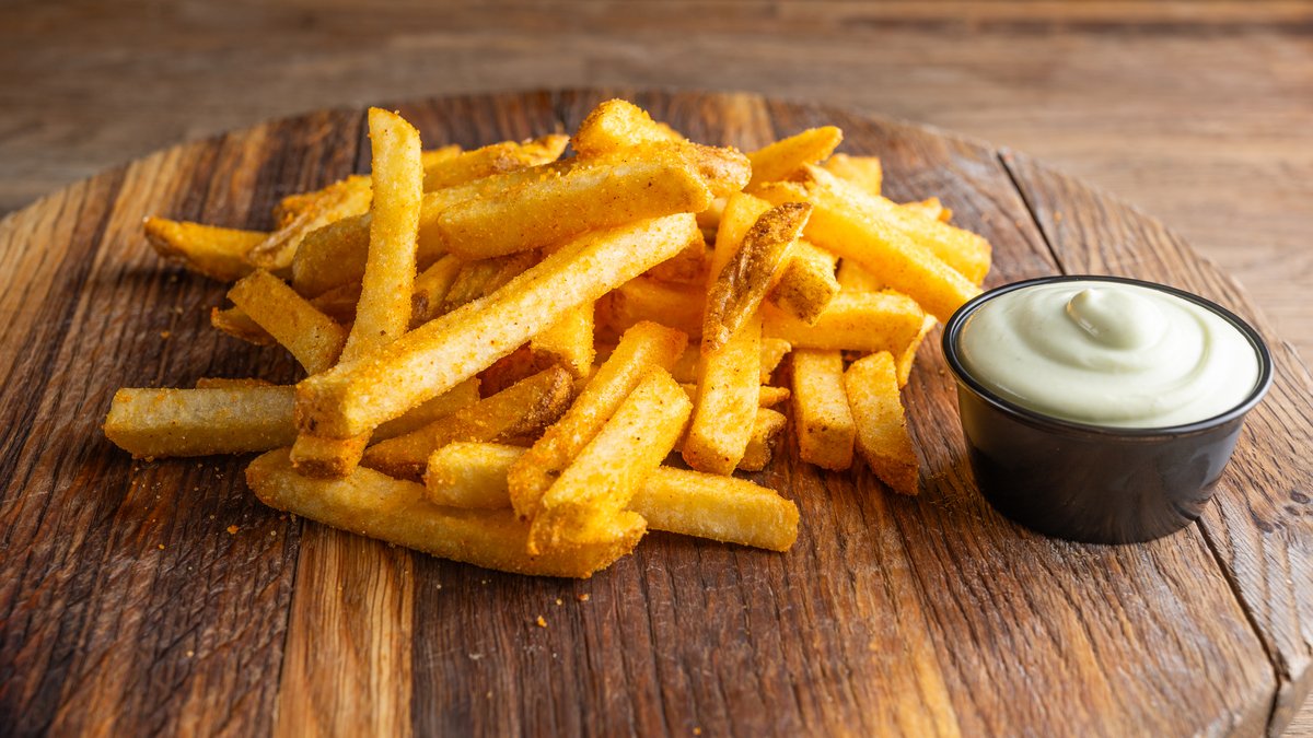 Fries with sauce at Late Night Munchies Riga