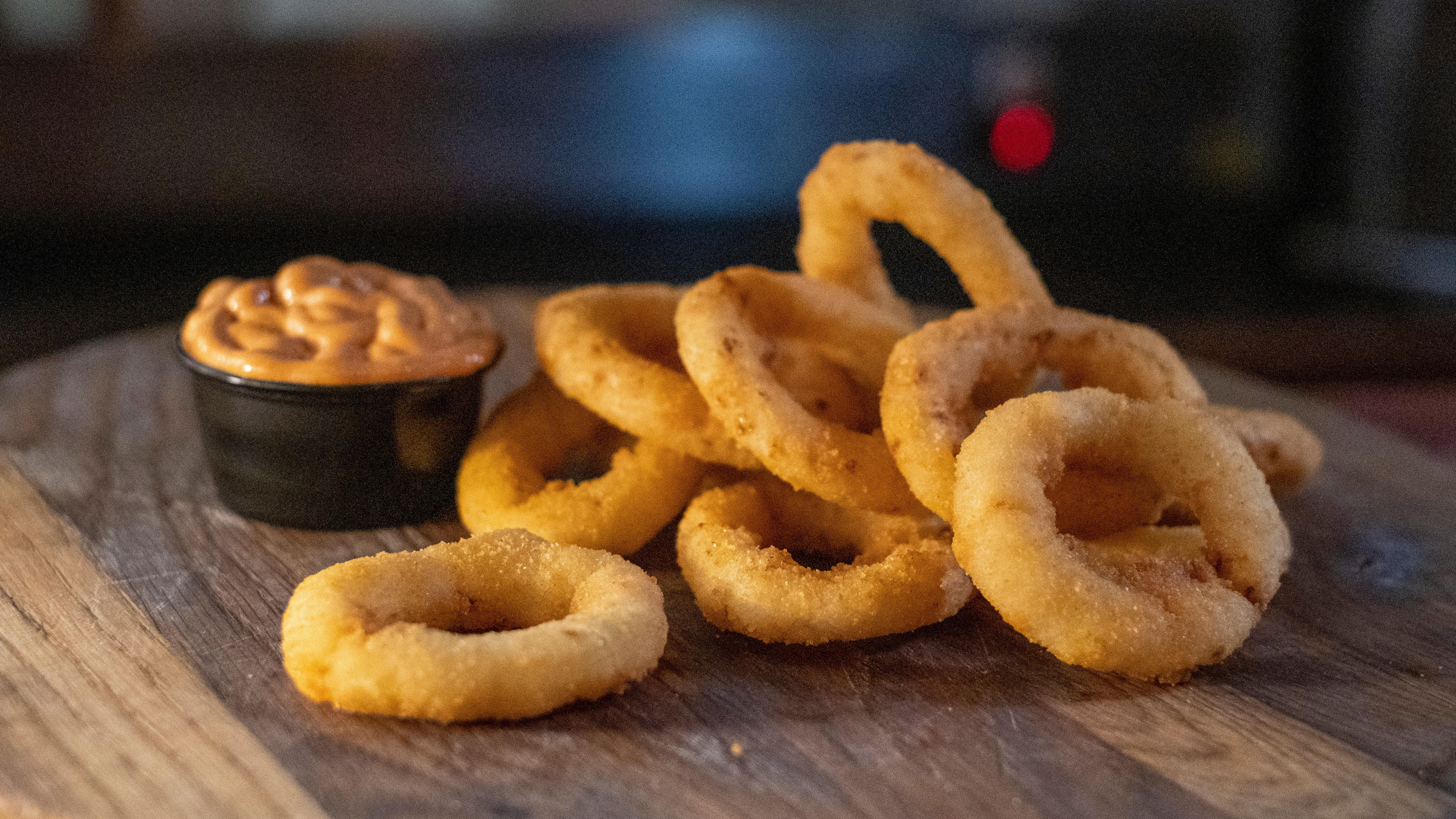 Onion rings with sauce at Late Night Munchies Riga